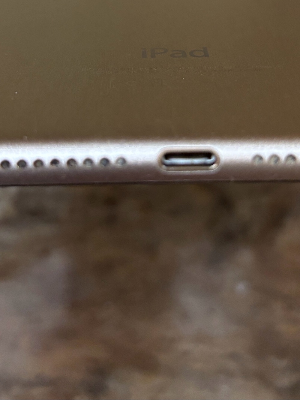 Apple iPad Air 2 64GB Wi-Fi Gold with Protective Case & Original Box - Picture 7 of 16
